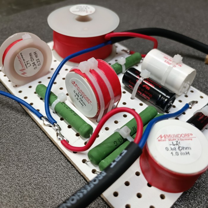 Exproject C6.2 GL 2-way speakers design